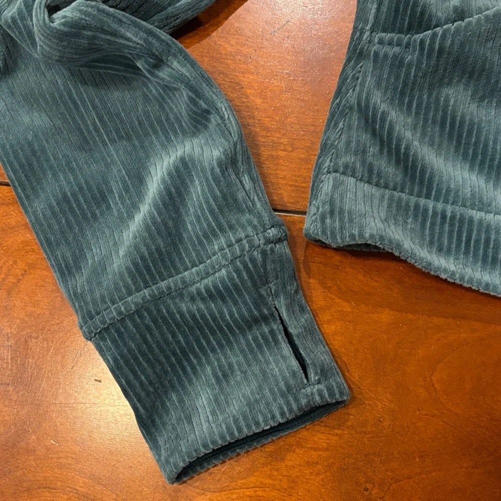 Lululemon Scuba Track Jacket Velvet Cord 8.‎ EUC
